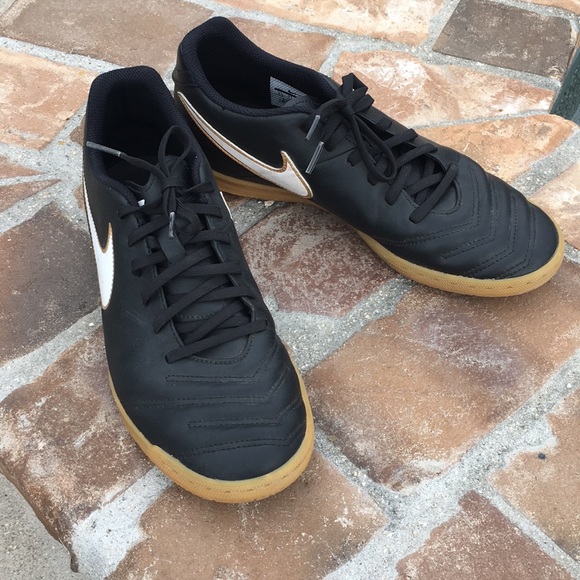 nike tiempo futsal black